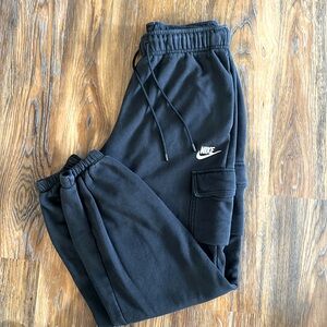 Nike small women’s sweatpants! With pocket detail